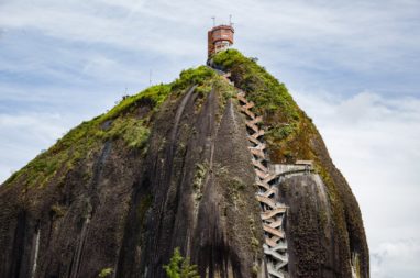 el peñol de guatape incontournable d'un voyage en colombie