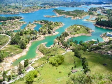vue depuis el peñol de guatape voyage en colombie