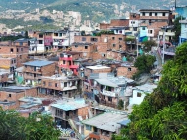 graffiti tour à la comuna 13 medellin