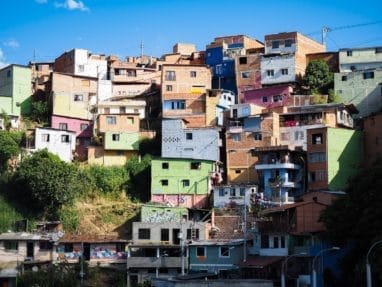 graffiti tour à la comuna 13 medellin