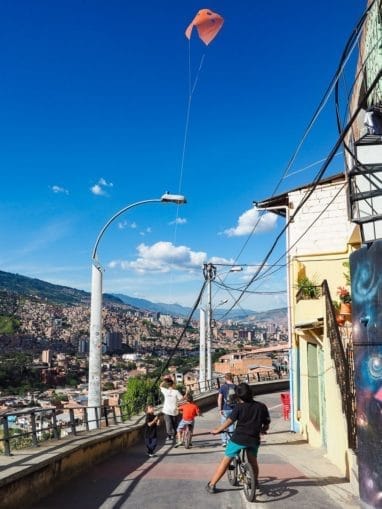 graffiti tour à la comuna 13 medellin