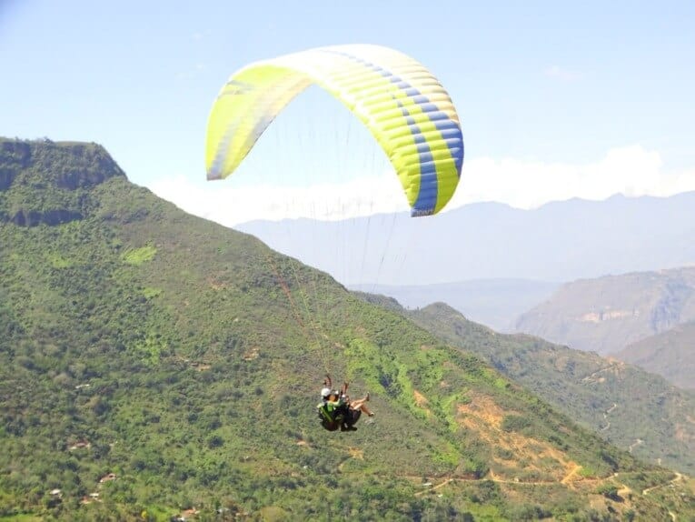 Faire du Parapente au Canyon de Chicamocha, San Gil en Colombie